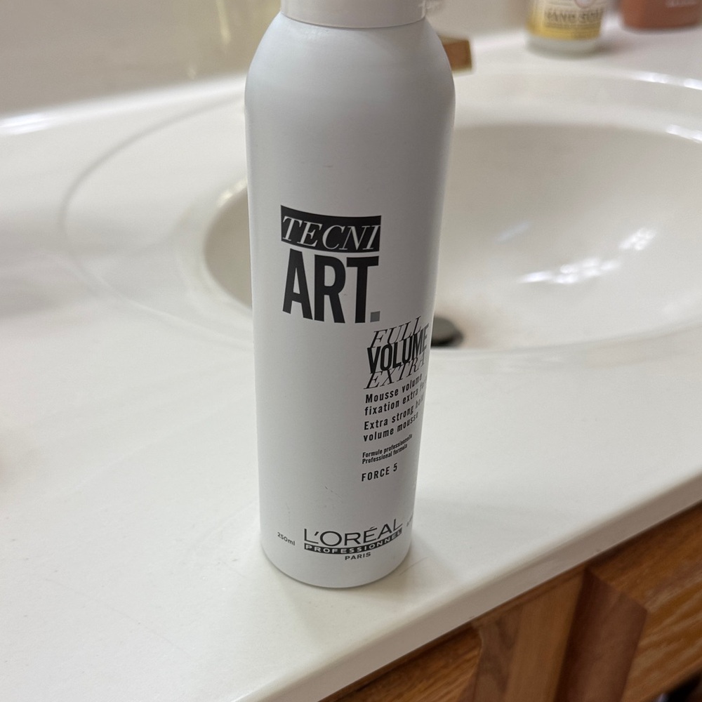 L'Oreal Tecni Art Volume Force
